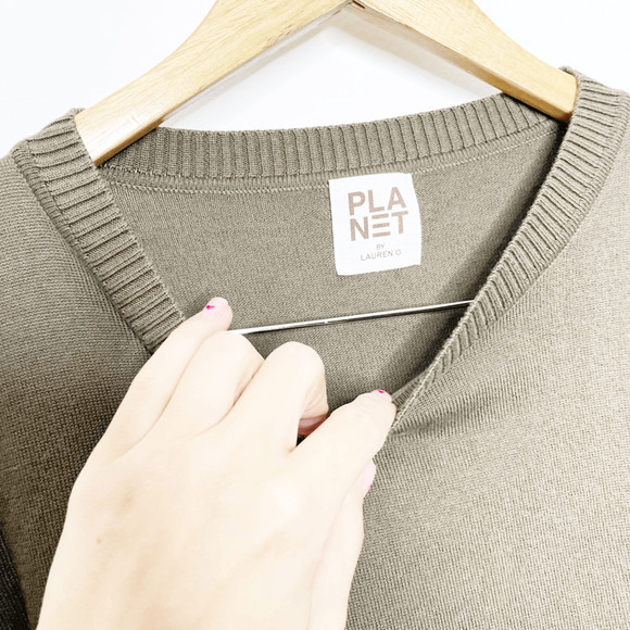 PLANET BY LAUREN G Asymmetric cold shoulder Sweater green pima WOMENS ONE SIZE - Picture 4 of 7